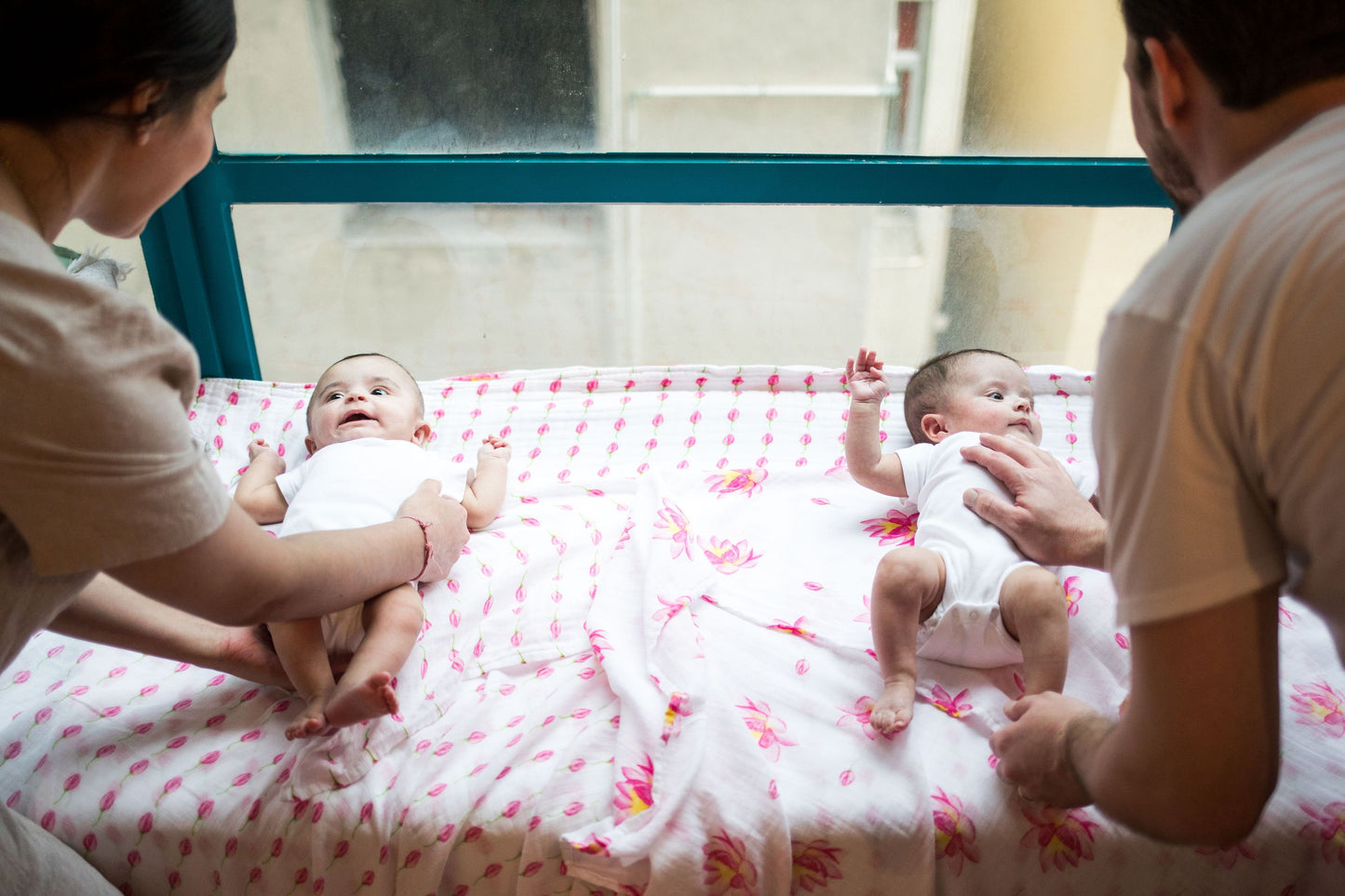 ORGANIC SWADDLE - FLOWER BUD