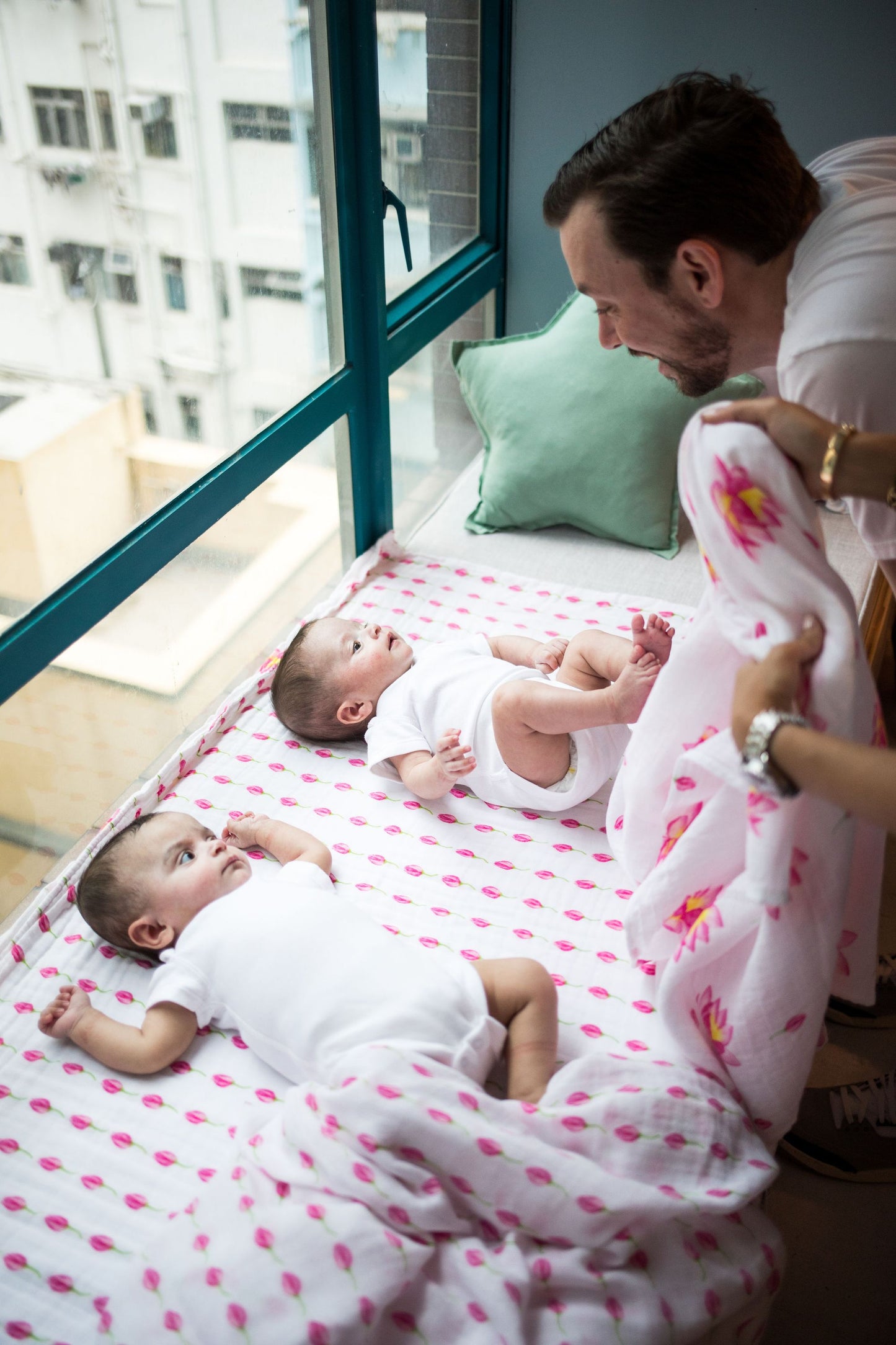 ORGANIC SWADDLE - FLOWER BUD