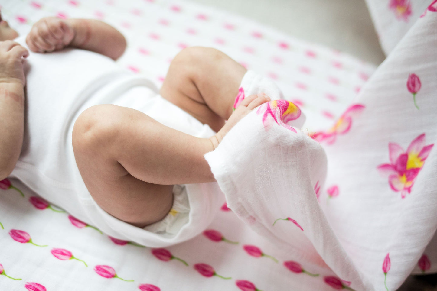 ORGANIC SWADDLE - FLOWER BUD