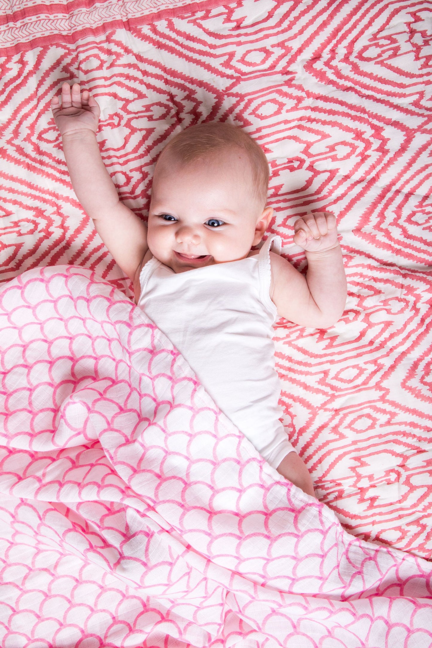 ORGANIC SWADDLE - PINK RAINBOW