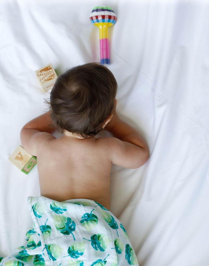 ORGANIC SWADDLE - LEAF